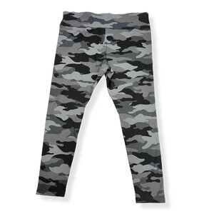 Wild Fable Black and Gray Camo Print Leggings M
